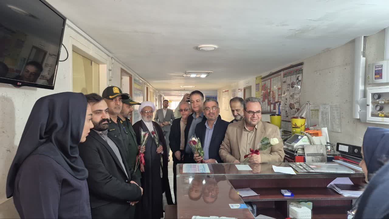 تجلیل مسئولان شهرستان محلات از پرستاران بیمارستان امام خمینی(ره) تجلیل مسئولان شهرستان محلات از پرستاران بیمارستان امام خمینی(ره)