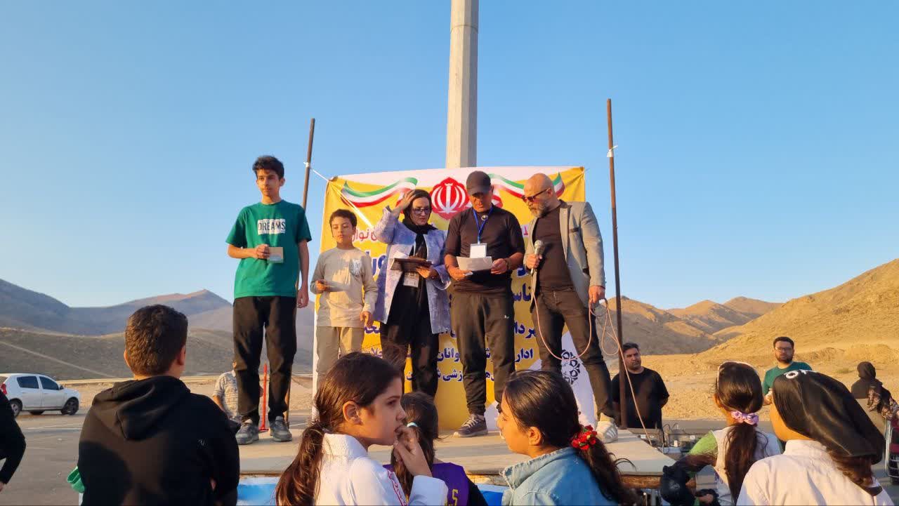 جشنواره خانوادگی مسابقات ورزشی بمناسبت هفته تربیت بدنی و ورزش