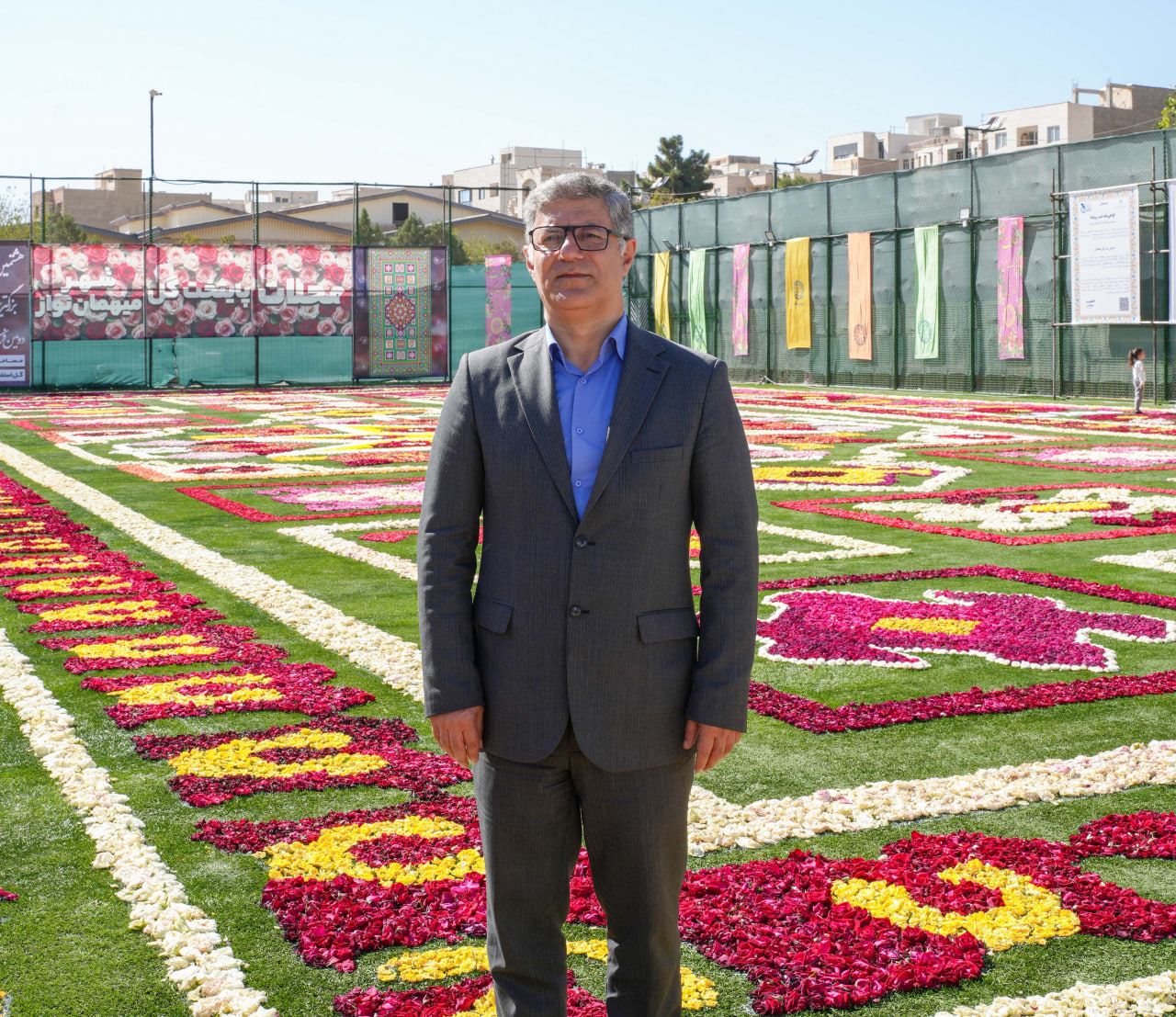 معاون سیاسی امنیتی استانداری در افتتاحیه بزرگترین فرش سر گل آسیا