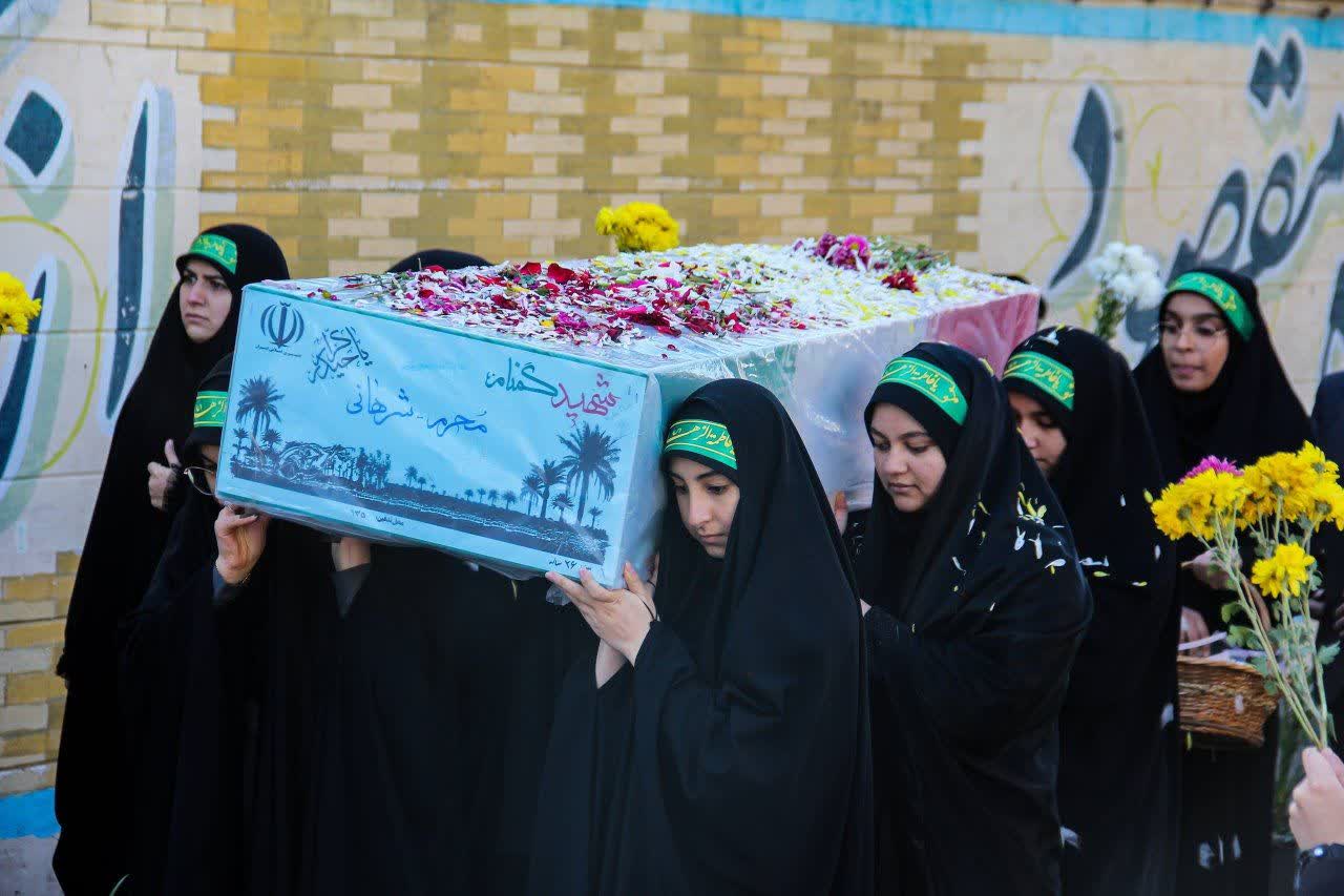 شهید گمنام در آغوش دبیرستان نمونه تربیت شهر محلات