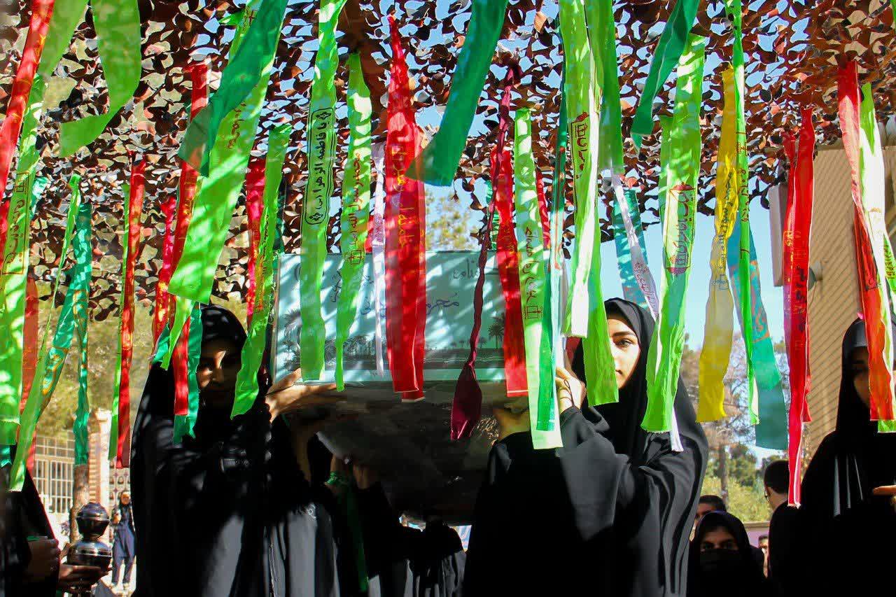 شهید گمنام در آغوش دبیرستان بانو امین اصفهانی شهر محلات