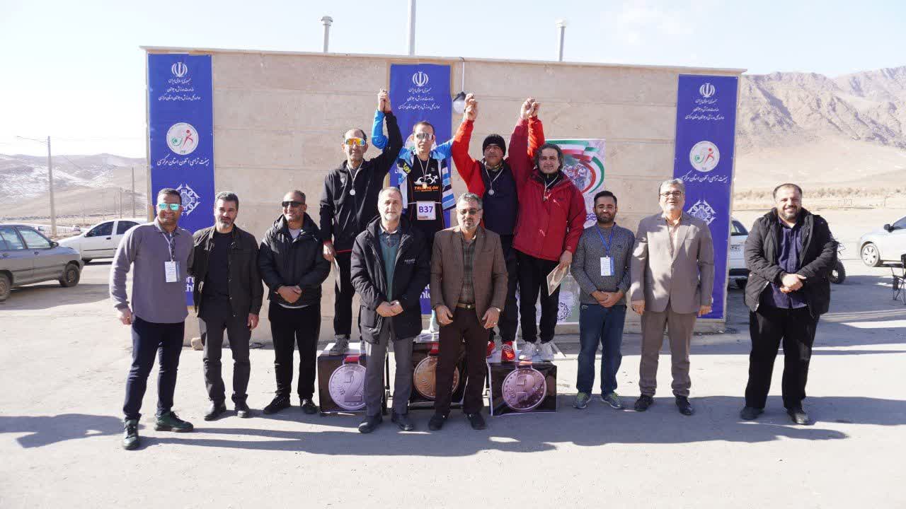 رقابت ورزشکاران محلاتی در مسابقات ترای اتلون